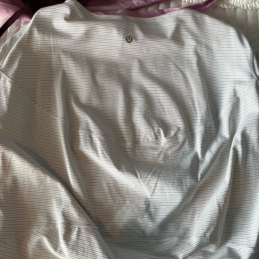 Long sleeve lululemon top size 4